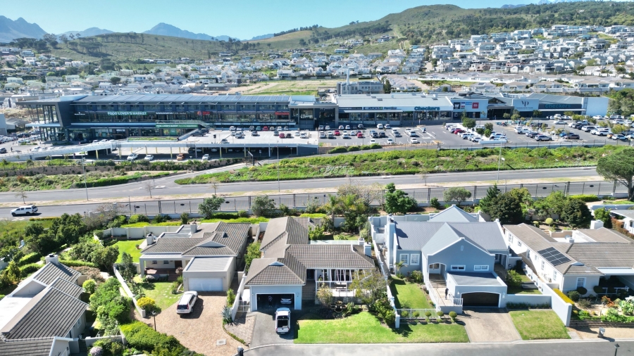 To Let 3 Bedroom Property for Rent in Fernwood Western Cape